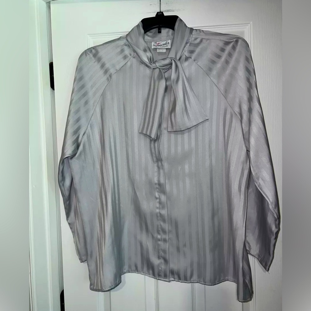 Vintage The Traveler By Connie Button Down Blouse Size 42 Beautiful